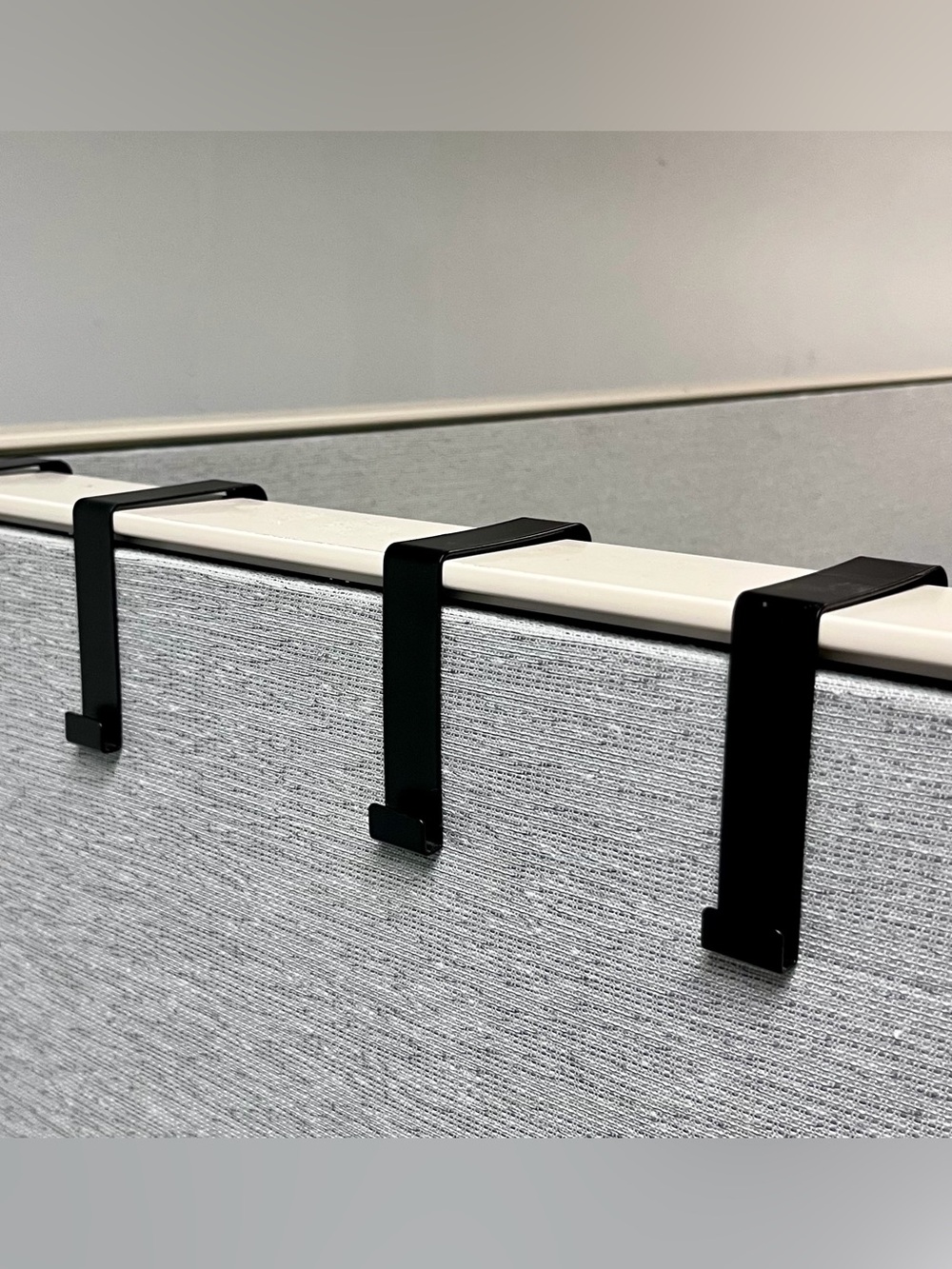 Black Over-the- Wall Cubicle Hooks